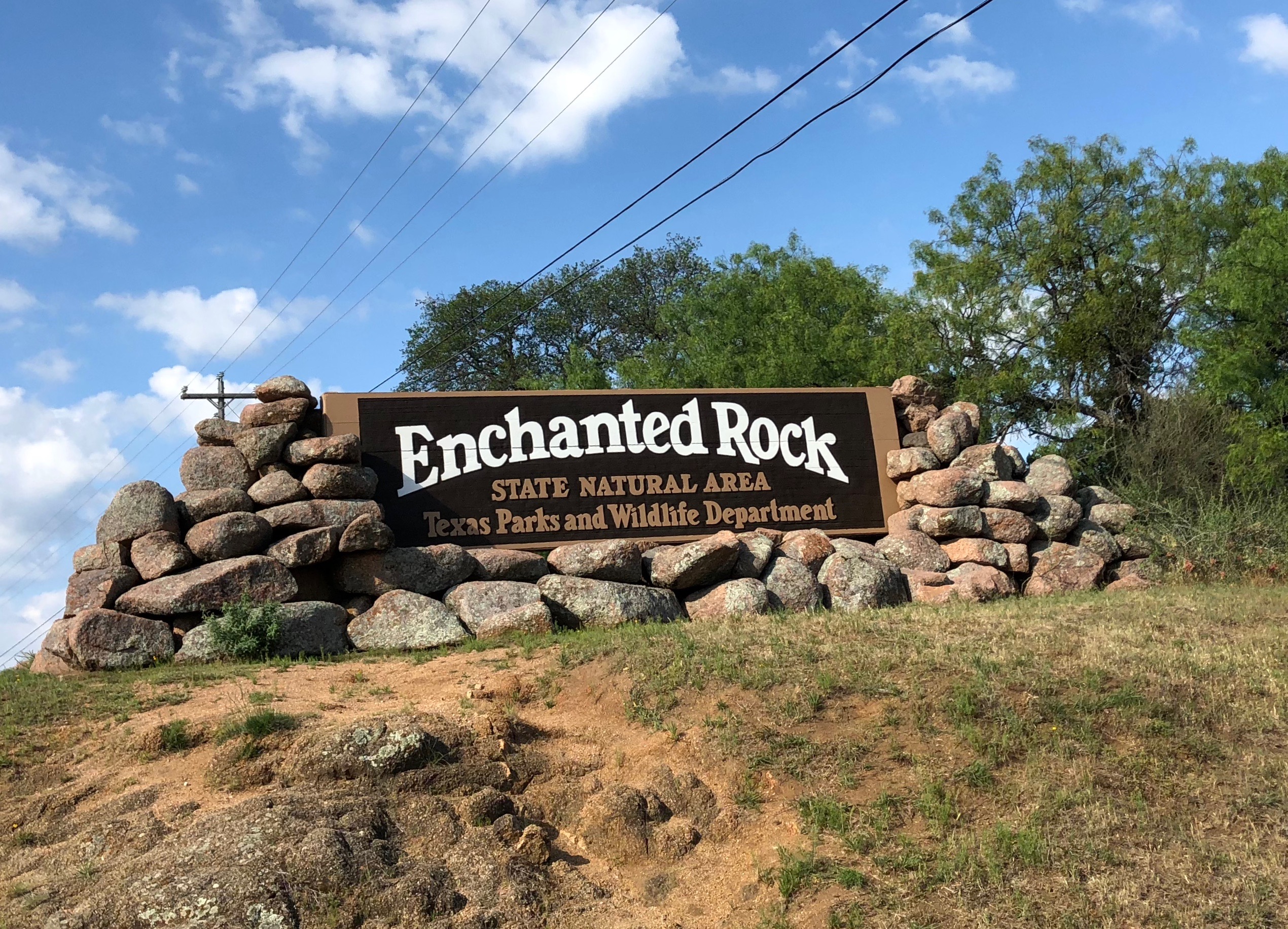 are dogs allowed at enchanted rock